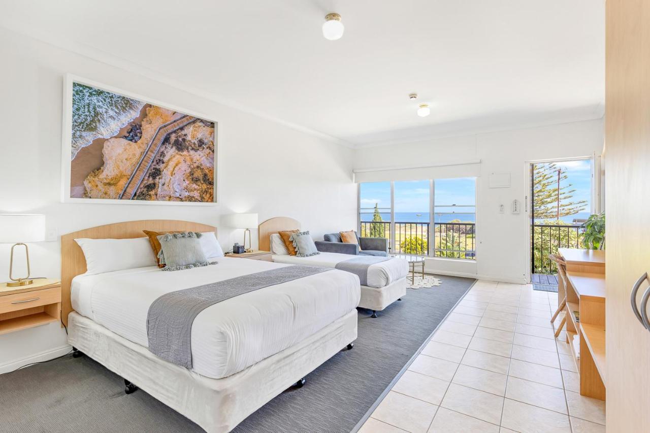 Motel Coast And 3*